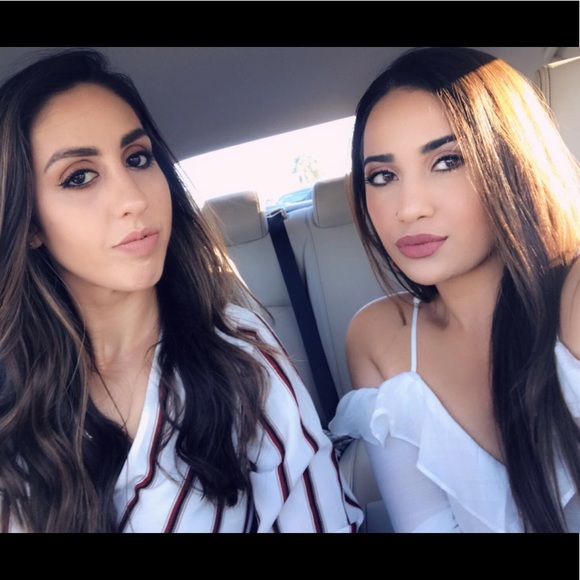 WELCOME TO MY CLOSET! ❤️ - Picture 2 of 7